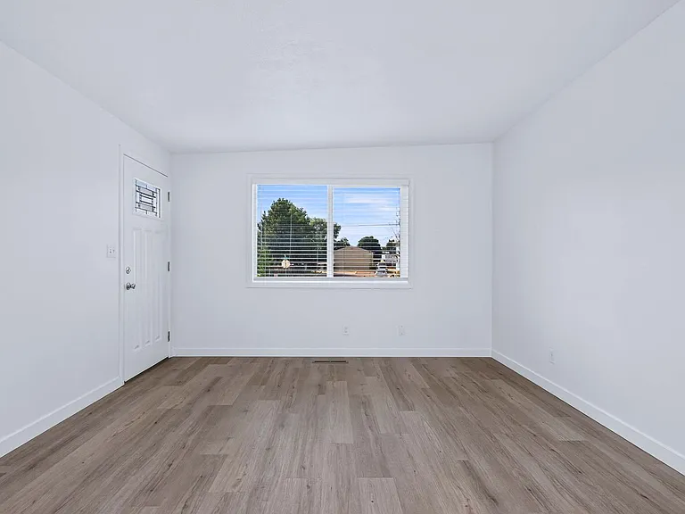 4902 W Targee St — Photo 6