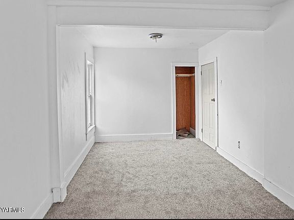 4th image of 303 S 7th St