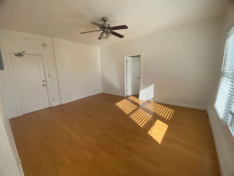 318 S Commonwealth Ave — Photo 12