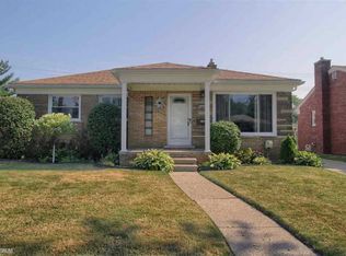 21641 Chalon St, Saint Clair Shores, MI 48080