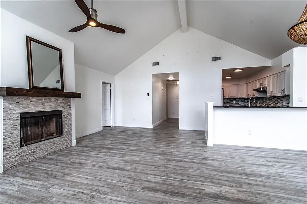 3 bed, 2.0 bath, 1526 sqft, $2,800 — Photo 3