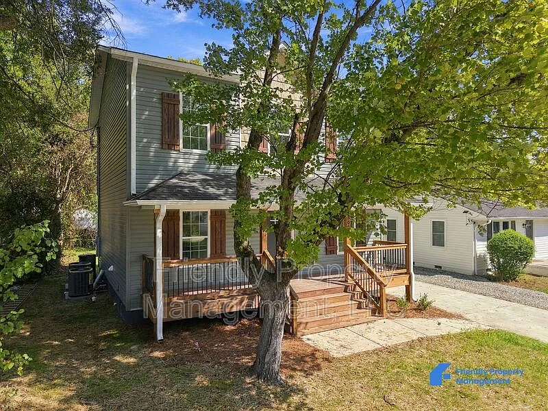 3 bed, 2.5 bath, 1609 sqft, $1,895 — Photo 3