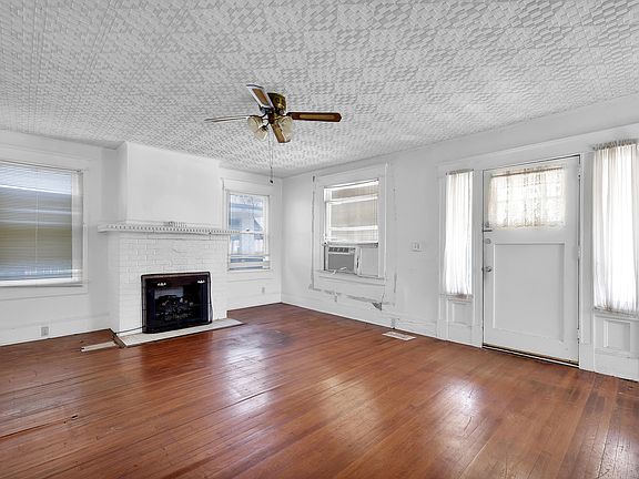 4th image of 2631 Forbes St
