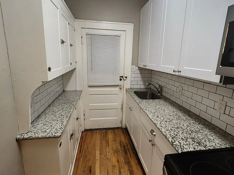 807 W Franklin St #807 — Photo 9