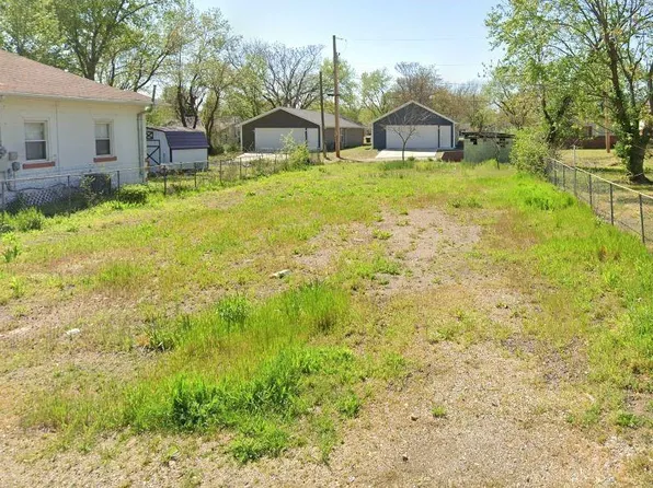 614 N Walker St, Webb City, MO 64870