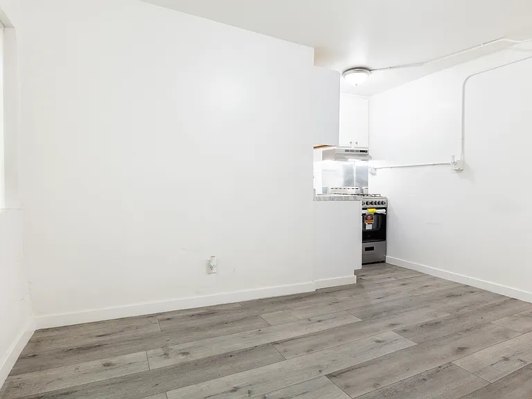 Bixel apts LLC — Photo 18