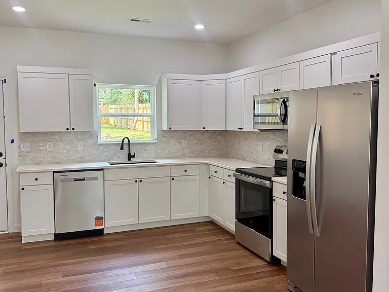 141 Cannon Rd — Photo 1