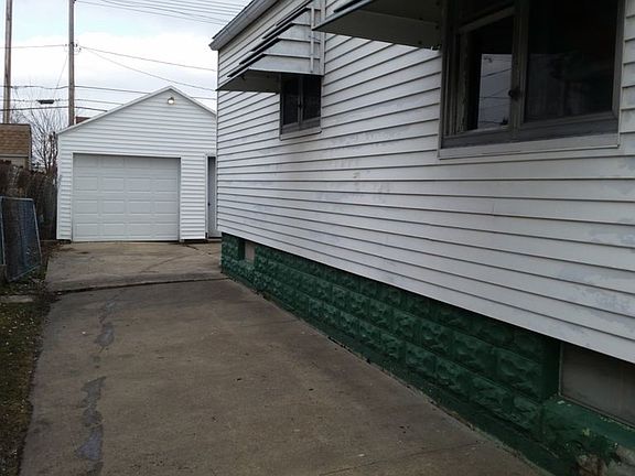 2nd image of 322 W 13th St