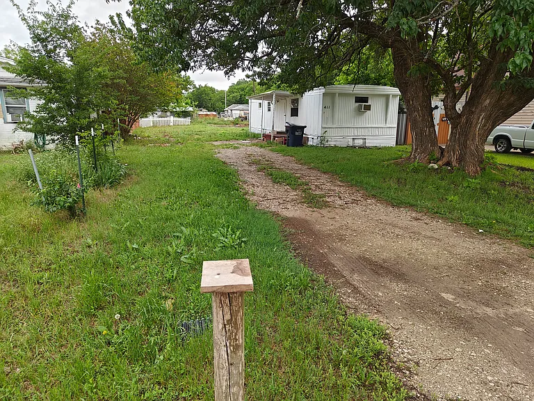 411 E Locust St — Photo 1