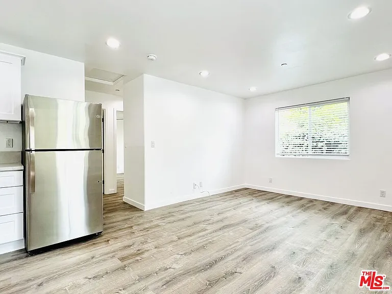2628 N Beachwood Dr #7/8 — Photo 11