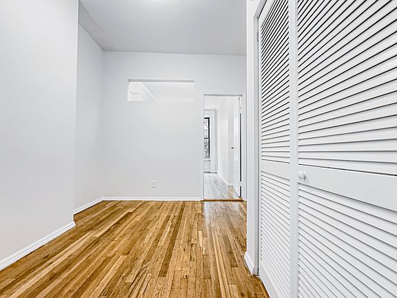 4th image of 217 E 29th St APT 22