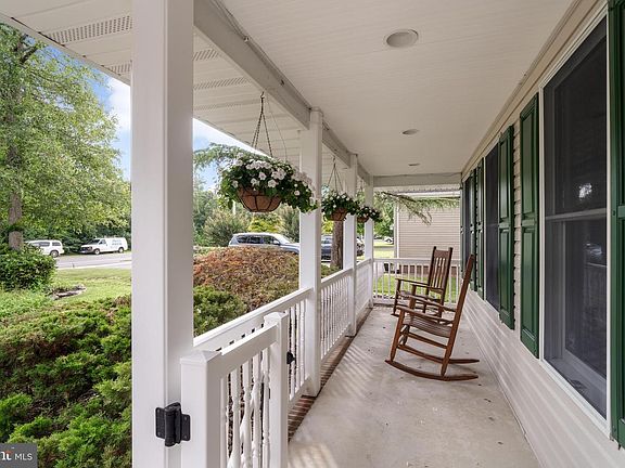 2nd image of 223 Hilliard Blvd