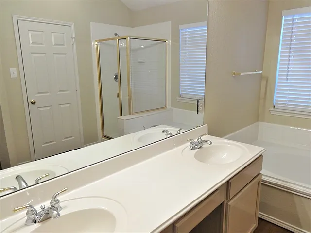 649 Babbling Brook Dr — Photo 7