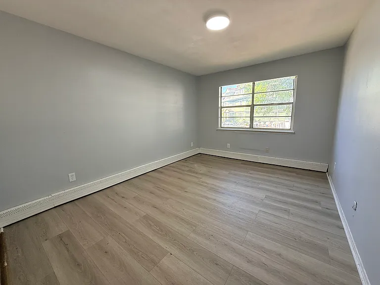 76-78 E Park St #11 — Photo 6