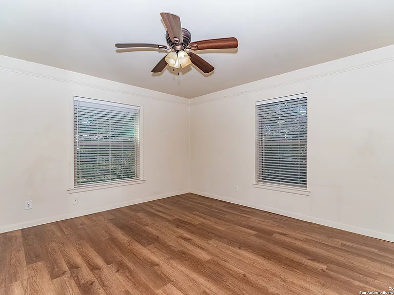 339 E Nottingham Dr — Photo 15