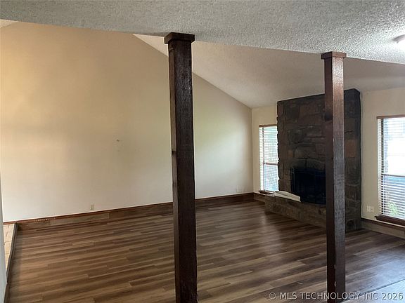 4th image of 2214 S Hemlock Ave