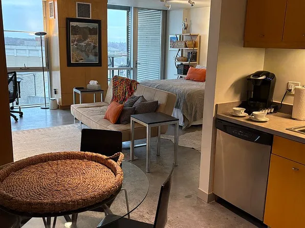 221 E College St APT 707, Iowa City, IA 52240