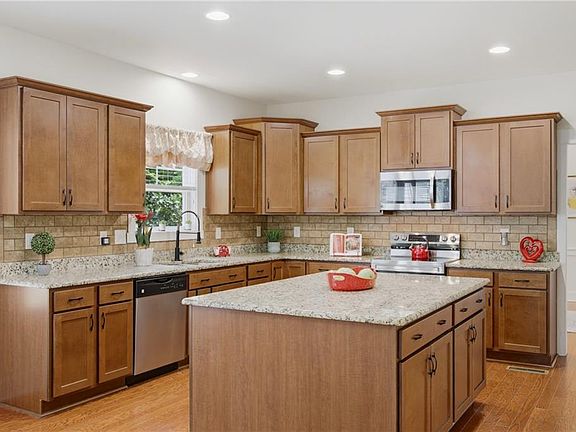 5th image of 7551 English Boxwood Ln