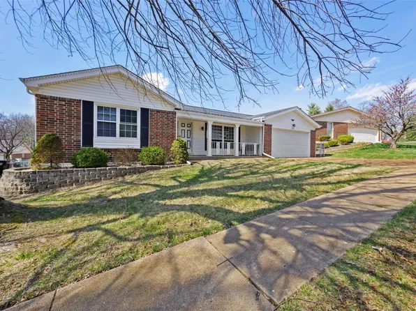 8809 Forest Heights Dr, Saint Louis, MO 63123
