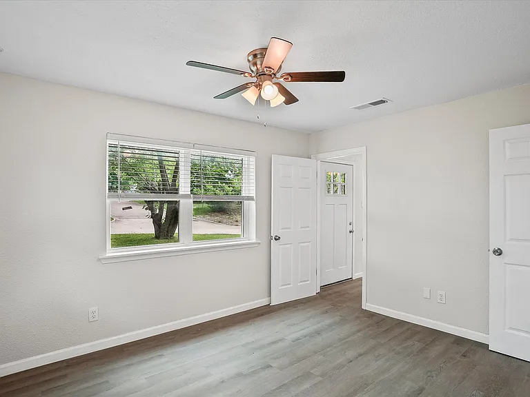 204 Kenway Dr — Photo 13