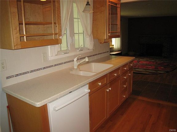 4th image of 408 Blueberry Ln