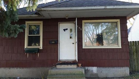 1st image of 790 W Park Dr