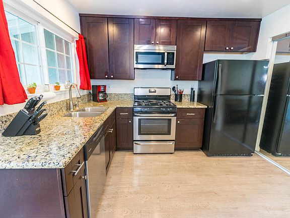 5th image of 1331 Casa San Carlos Ln APT B