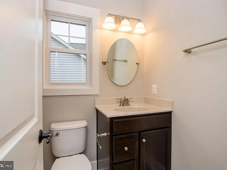 6928 Regent Ln — Photo 46