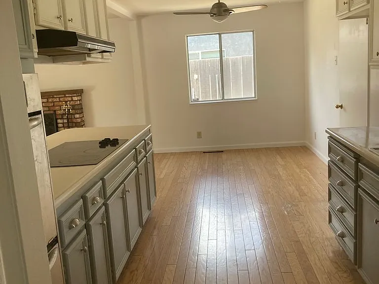 1229 Eastridge Dr — Photo 3