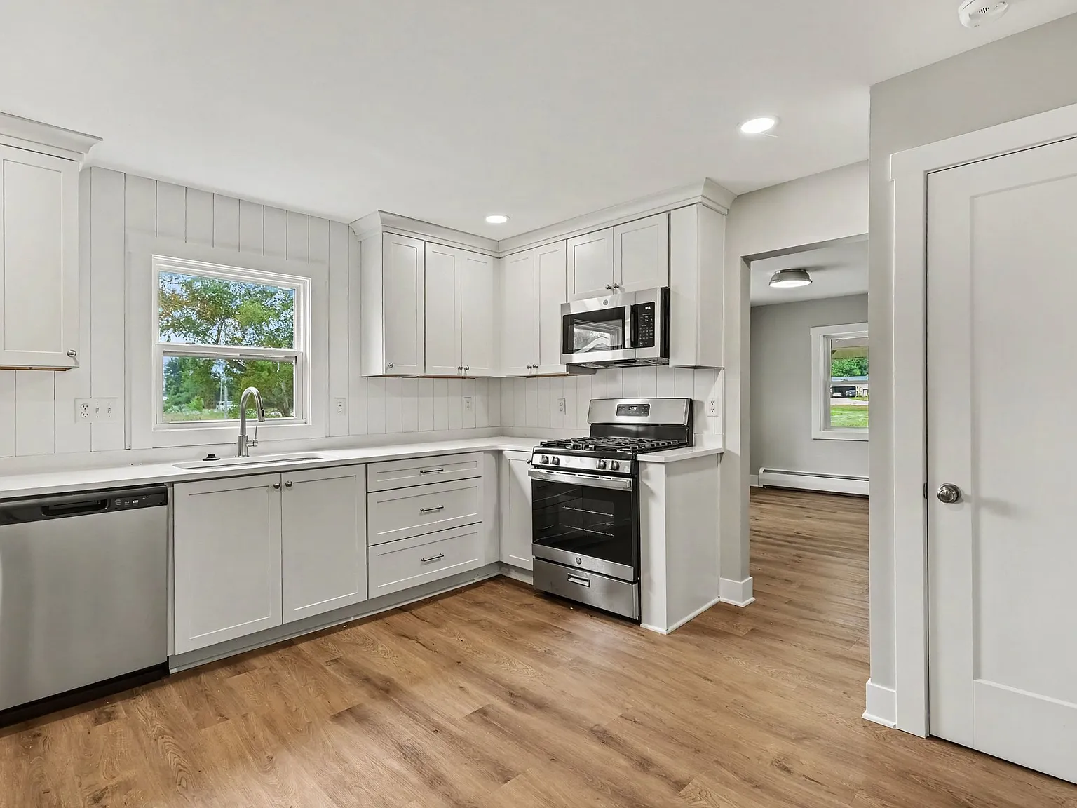 3 bed, 1416 sqft, $3,000 — Photo 3