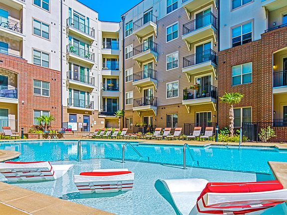 3rd image of 401 Oberlin Rd APT 516