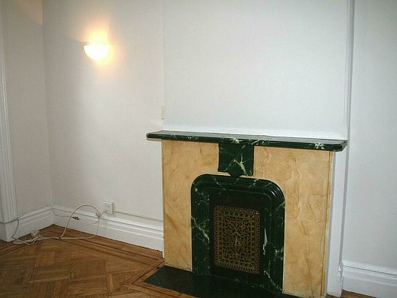 4th image of 847 Lexington Ave APT 4F