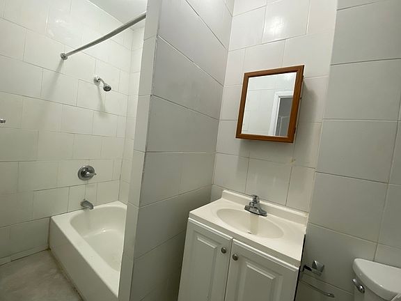 5th image of 1025 College Ave Floor 1