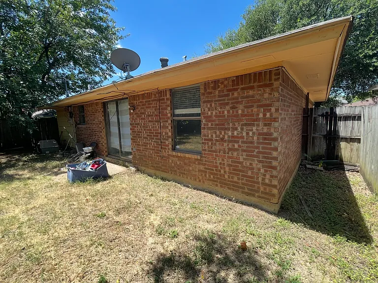 2817 Carten St — Photo 10