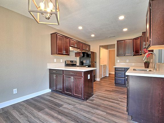4th image of 6961 Coral Rock Dr
