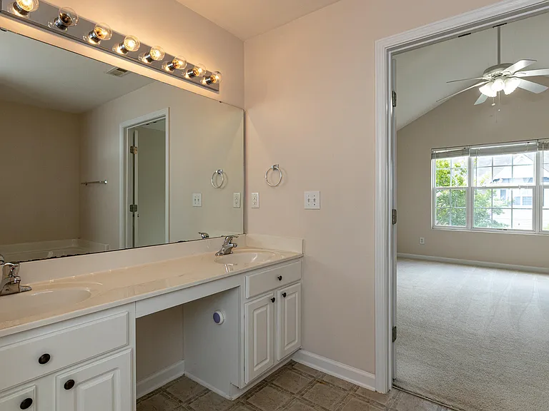 541 Writers Way — Photo 24