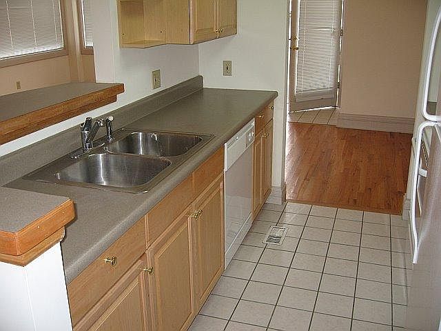 2nd image of 3864 Shenandoah Ave