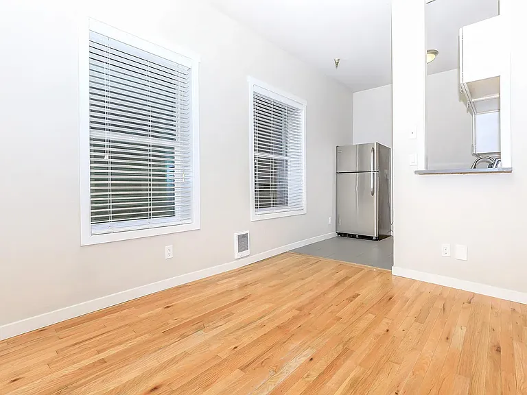 100 on 6th *Limited Time Concession: Now Offering 1 Months Free Rent* — Photo 23