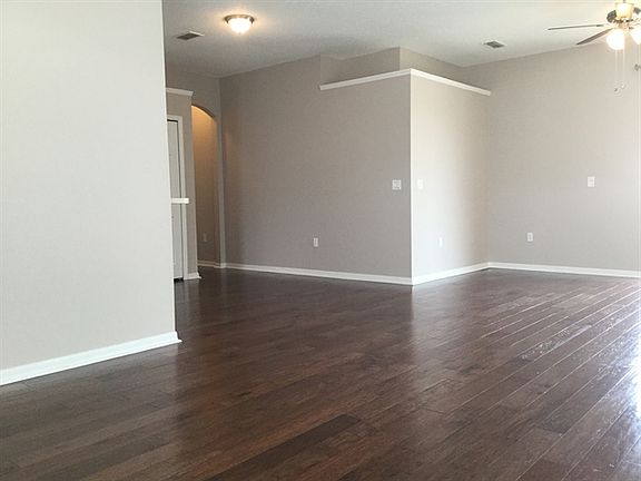 4th image of 421 E Idlewild Ave