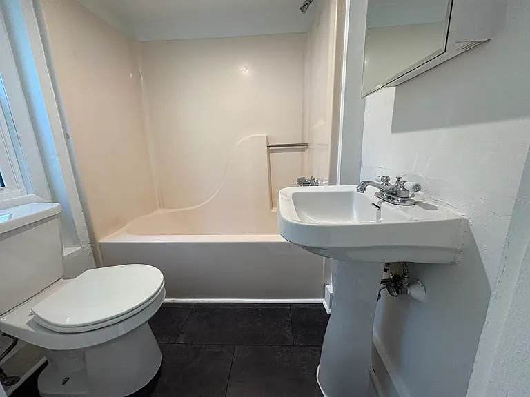 51 N Chestnut St #1 — Photo 8