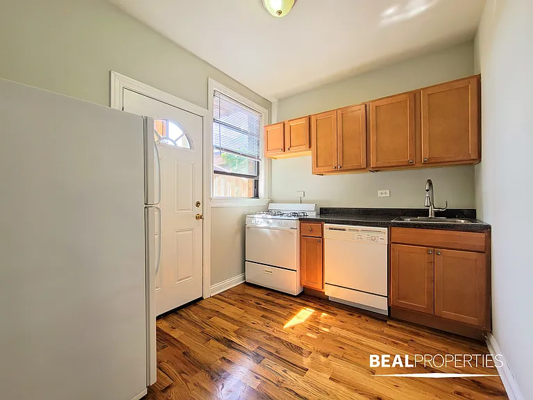 3720-28 N Pine Grove Ave — Photo 28