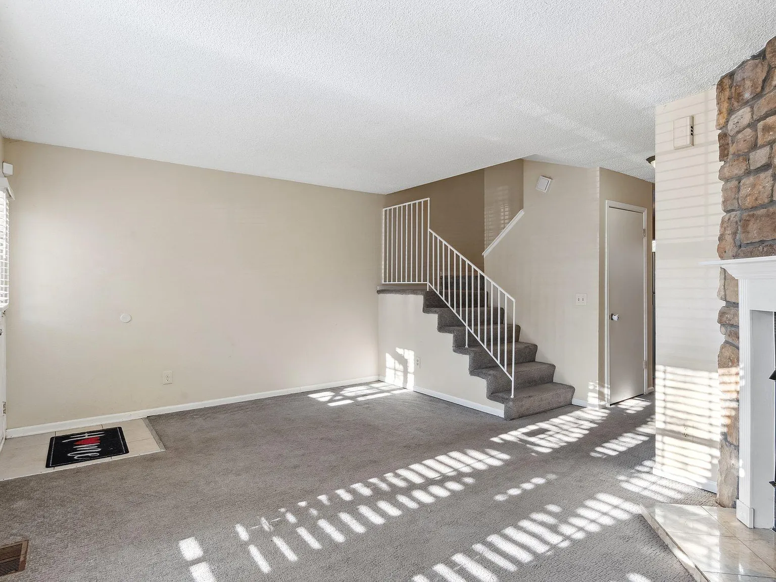 1619 S Ivory Cir — Photo 4