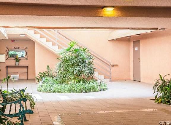 2nd image of 4310 Cahuenga Blvd Unit 102