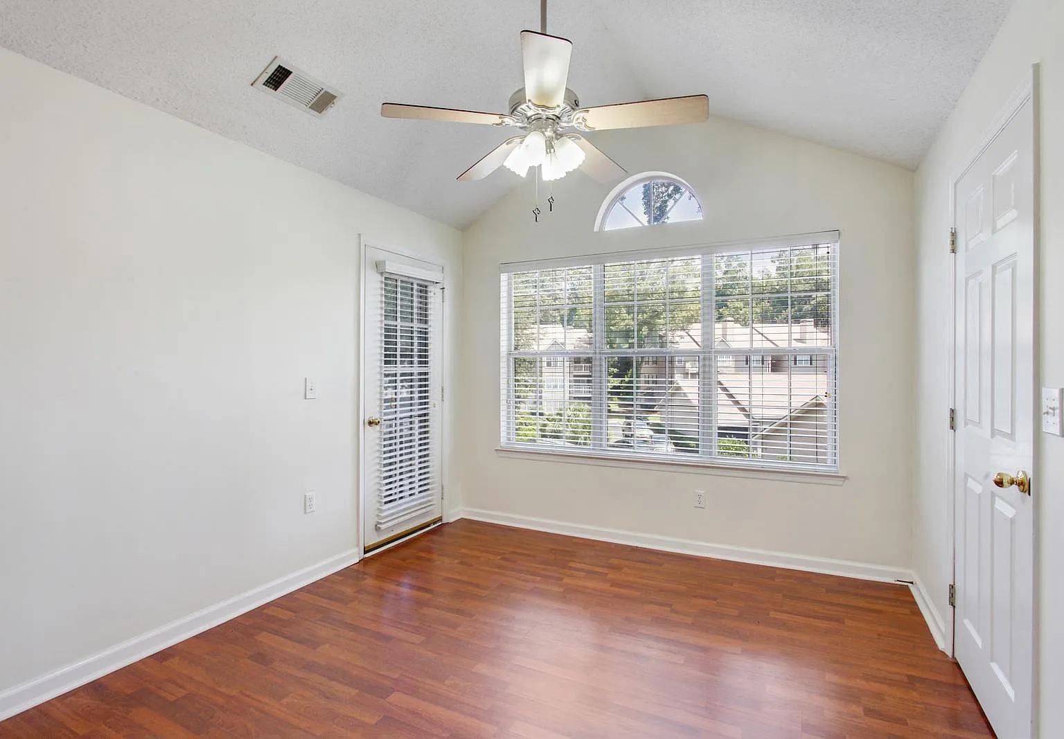 12300 Apache Ave — Photo 2
