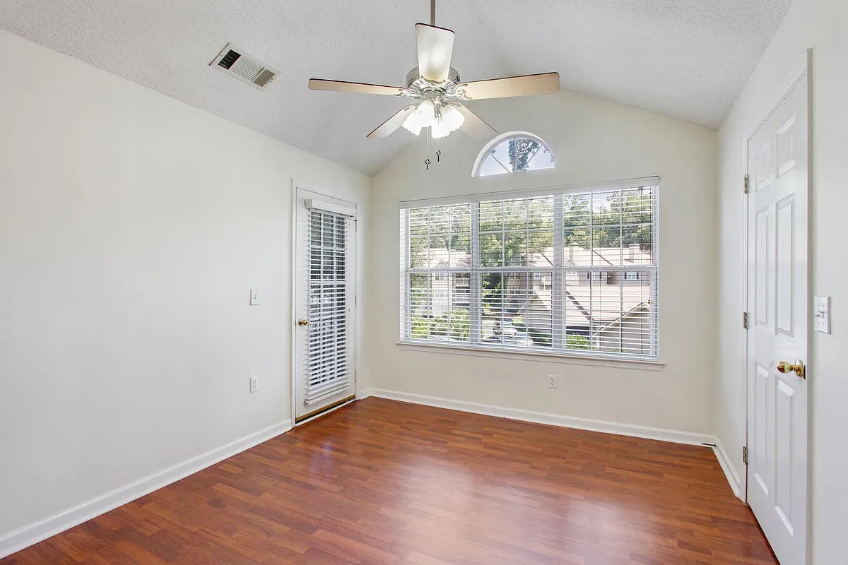 Building Photo - 12300 Apache Ave #1122