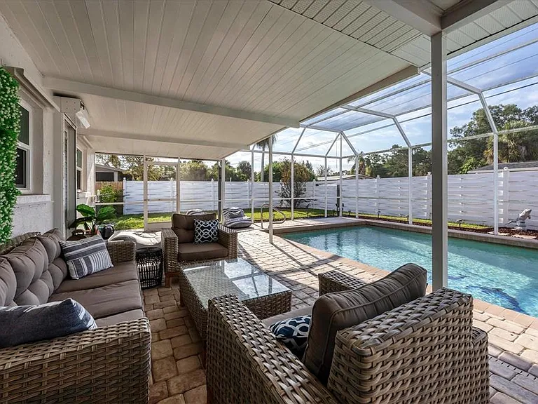 3126 Bougainvillea St — Photo 2