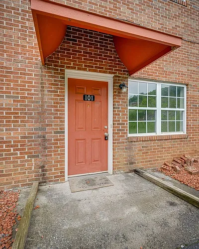 749 Slabtown Cir Photo 1