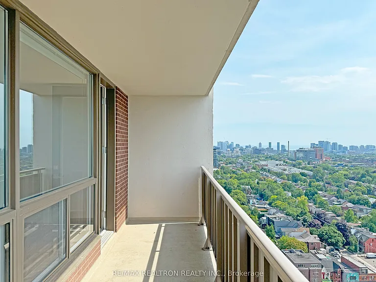 666 Spadina Ave #1712 — Photo 1