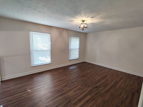 2nd image of 515 Farmview Dr