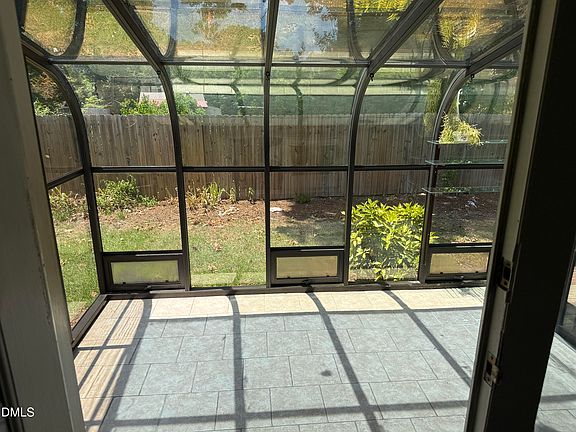 5th image of 102 Pebblebrook Dr